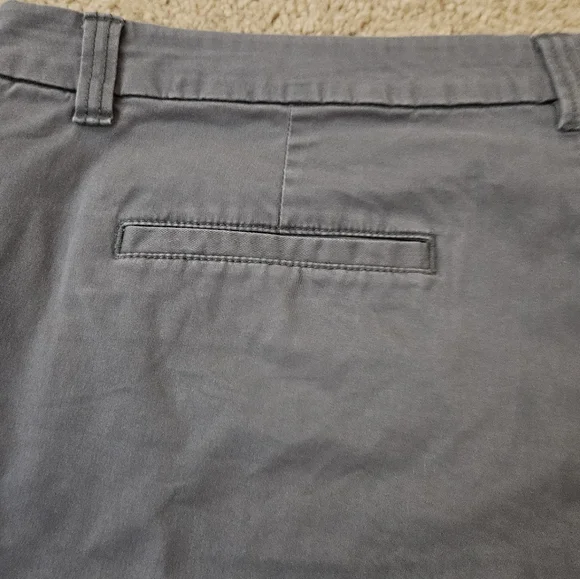 Magellan Outdoors Women's Size 18 Gray Shorts with Pockets - Picture 12 of 14